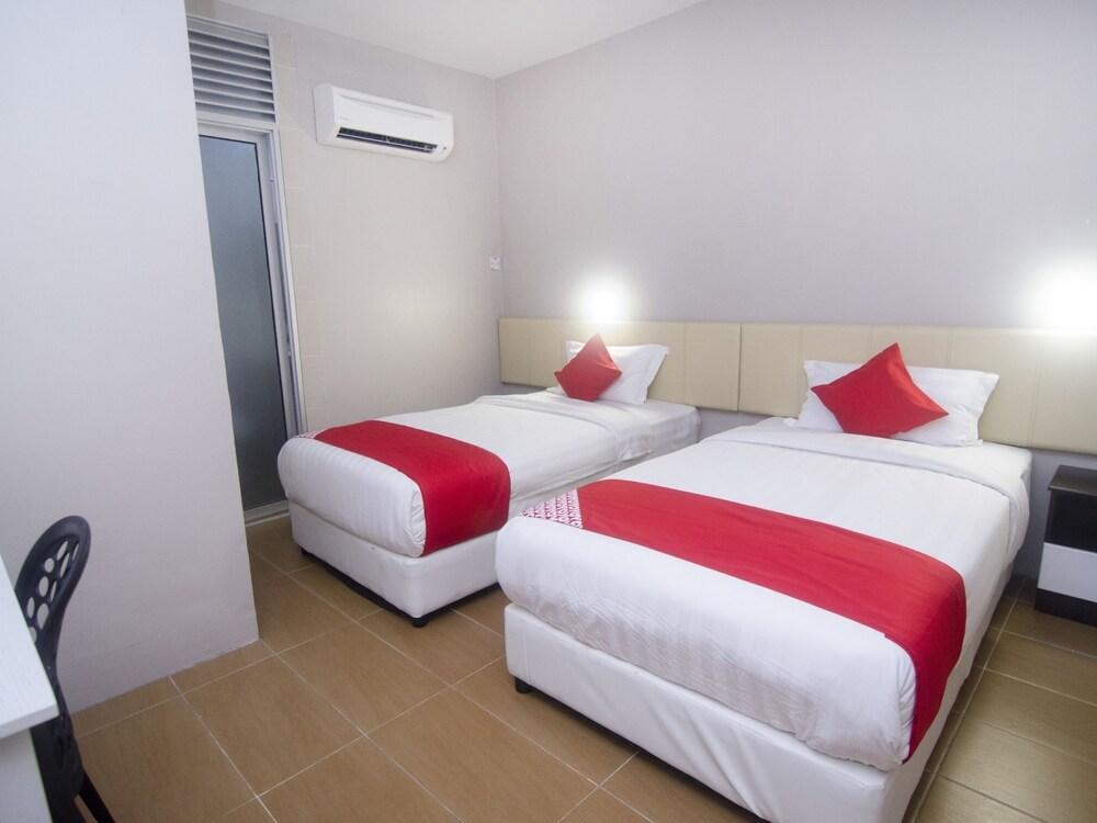 Oyo 897 Ibc36 Business Stay Kuching Ngoại thất bức ảnh